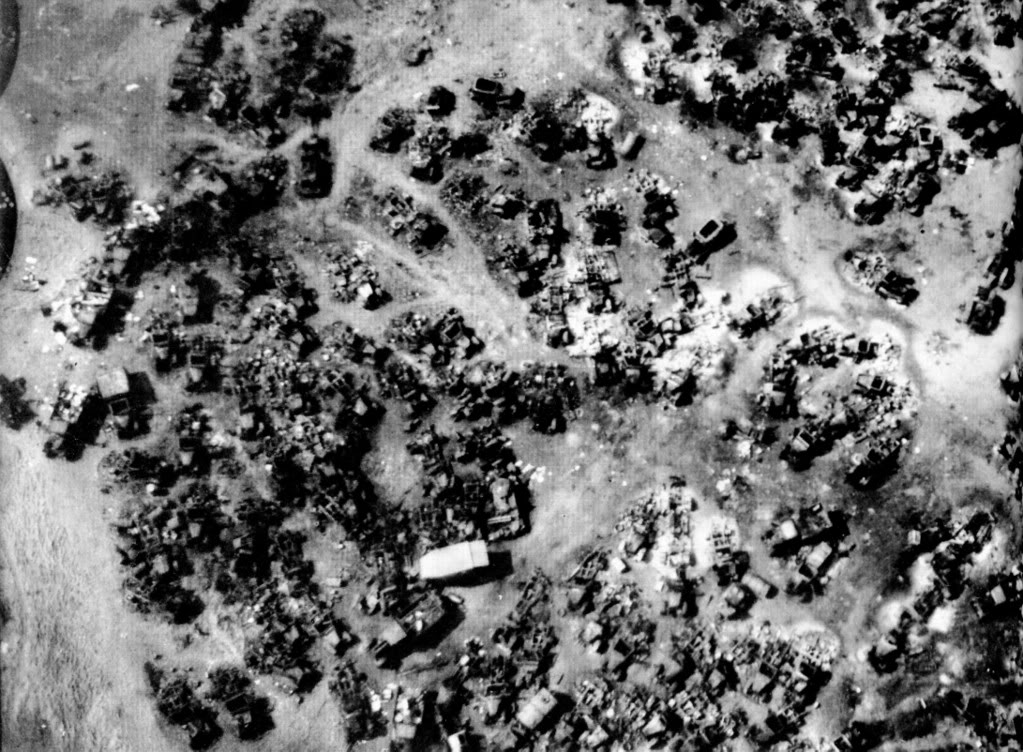 Разбитая советская техника после бомбардировки. Окрестности Смоленска. 04 августа 1941г. Фото немецкого пилота Ю-87 Ханца Руефа.